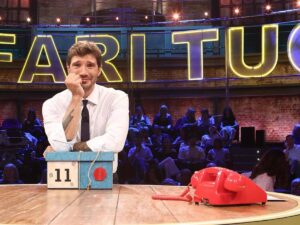 Affari Tuoi 14 maggio, Chiara non cade nella trappola del Dottore: quanto ha vinto ieri ai pacchi 1