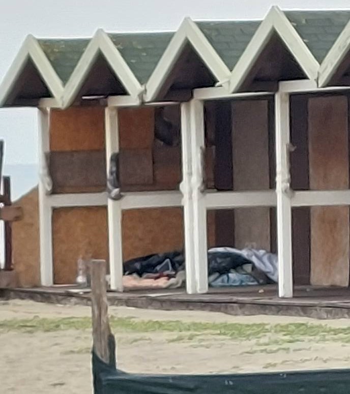 Uno degli stabilimenti balneari icona di Ostia, dichiarato decaduto, trasformato in baraccopoli (FOTO) 1