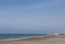 Ostia e la rivoluzione del mare libero, il Times racconta la “ribellione” contro gli stabilimenti