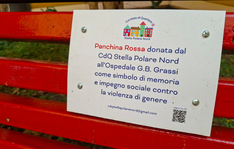 Una panchina rossa in ricordo delle donne vittime di violenza: il dono dei cittadini di Ostia all'ospedale Grassi 1 Una panchina rossa in ricordo delle donne vittime di violenza: il dono dei cittadini di Ostia all'ospedale Grassi 1