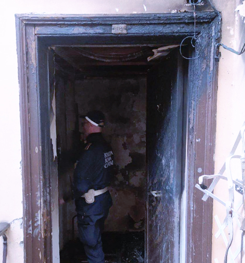 Incendio esplode nel centro della Capitale: due persone salvate in extremis dai Vigili del Fuoco (FOTO) 1