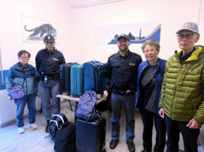 Assalto alle auto a noleggio dei turisti sbarcati a Fiumicino: vetri spaccati per prelevare ogni bagaglio (FOTO) 1 Assalto alle auto a noleggio dei turisti sbarcati a Fiumicino: vetri spaccati per prelevare ogni bagaglio (FOTO) 1