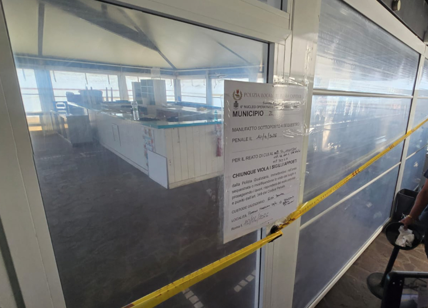 Sigilli al bar del Capanno di Ostia: chiuso il locale dello stabilimento balneare per difformità (VIDEO) 2