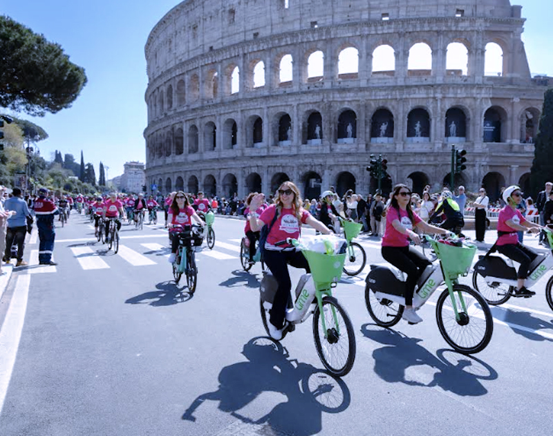 Una pedalata per la vita tra i monumenti della Capitale: torna l'appuntamento con Bicinrosa (FOTO) 1 Una pedalata per la vita tra i monumenti della Capitale: torna l'appuntamento con Bicinrosa (FOTO) 1