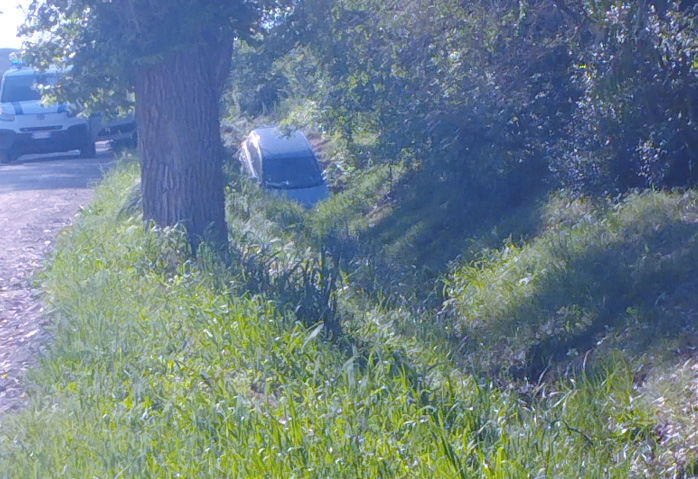 Giallo a Ostia Antica: auto precipita nel canale ma l’abitacolo è vuoto. Indagini sul ritrovamento (FOTO) 1 Giallo a Ostia Antica: auto precipita nel canale ma l’abitacolo è vuoto. Indagini sul ritrovamento (FOTO) 1