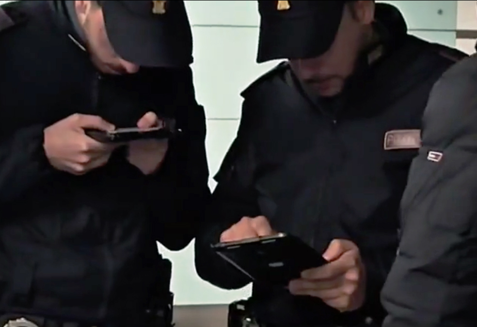 Sventa il colpo dei borseggiatori nella metro di Roma: massacrato di botte (VIDEO) 1