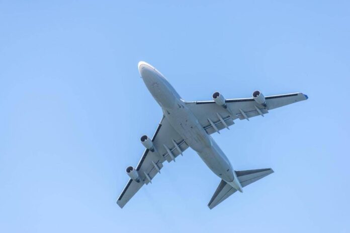 Tregua Iran e stretto Hormuz aperto, Iata chiarisce: “Mesi per normalizzare forniture per aerei”