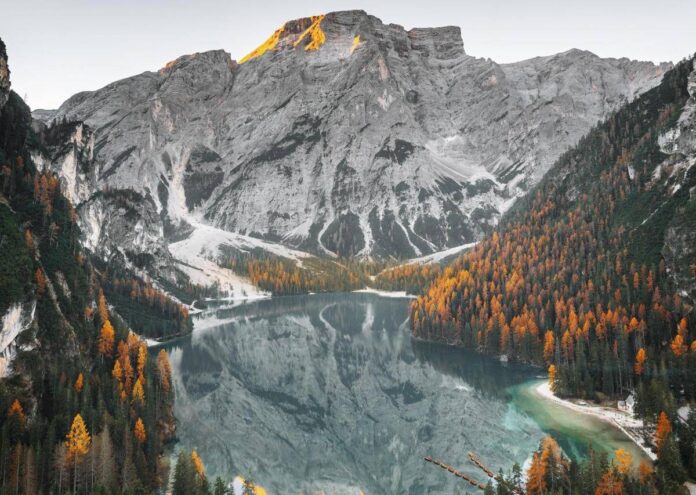 Turisti salvati sul Lago di Braies, l’appello dei soccorritori: “Non camminate sul ghiaccio”