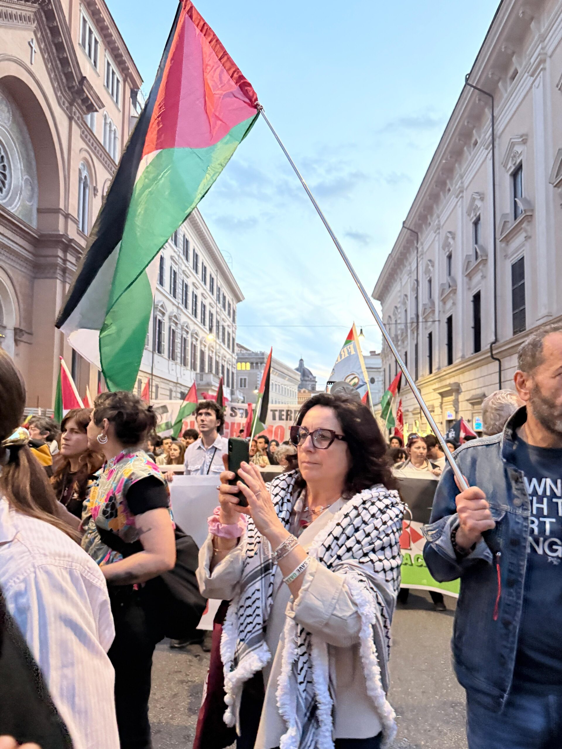 Blitz israeliano contro la "Flotilla", Roma scende in piazza: tra i 22 italiani fermati un'attivista della Garbatella 3