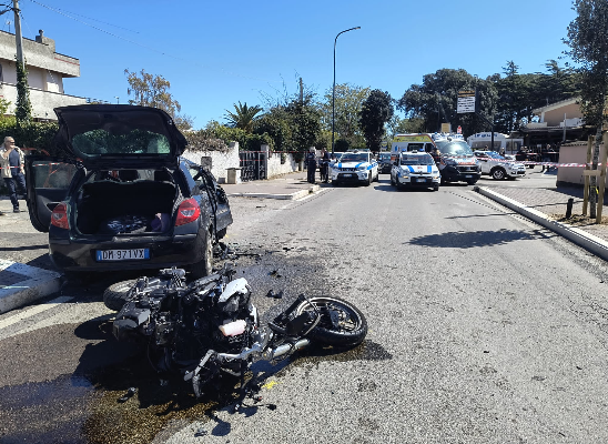 Grave incidente stradale tra auto e moto a Lavinio: muore il 29enne Jonathan Faraoni 1