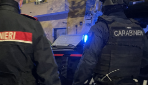 Incursione dei carabinieri nelle strade della droga a Ostia: dosi agganciate a una lenza da pesca (FOTO) 4 Incursione dei carabinieri nelle strade della droga a Ostia: dosi agganciate a una lenza da pesca (FOTO) 4