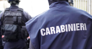 Incursione dei carabinieri nelle strade della droga a Ostia: dosi agganciate a una lenza da pesca (FOTO) 2 Incursione dei carabinieri nelle strade della droga a Ostia: dosi agganciate a una lenza da pesca (FOTO) 2