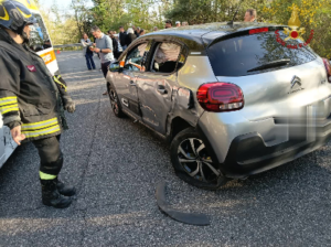 Momenti di paura a est di Roma per un’auto cappottata con mamma e due bambini 1