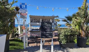 Chiude una spiaggia libera attrezzata iconica di Ostia: niente servizi per la prossima estate 2