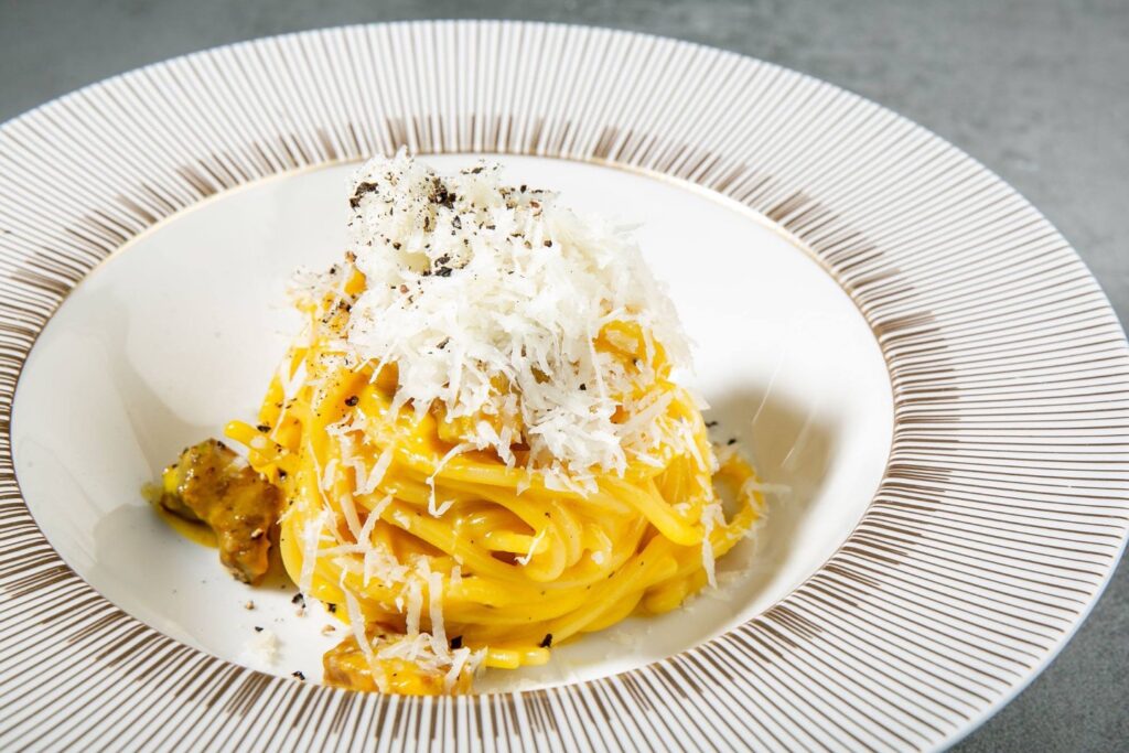 Carbonara Day con Luciano Monosilio: lo chef romano e re del piatto svela la tecnica perfetta 1 Carbonara Day con Luciano Monosilio: lo chef romano e re del piatto svela la tecnica perfetta 1