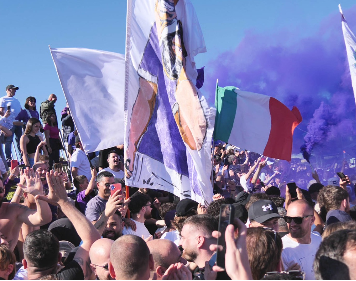 Il club lancia un patto di fiducia con la città dopo la promozione in Serie C. Le bandiere si possono ritirare a costo zero nei negozi partner