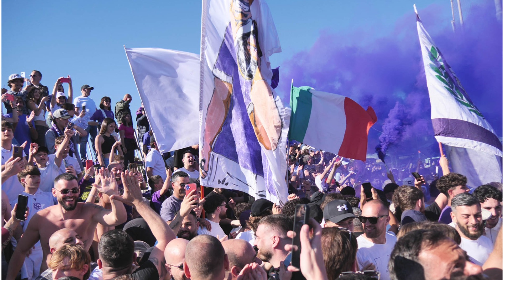 ostiamare interno uno Il club lancia un patto di fiducia con la città dopo la promozione in Serie C. Le bandiere si possono ritirare a costo zero nei negozi partner