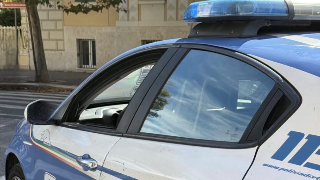 Truffa un anziano vedovo da pochi giorni: tradito dal cellulare con la finta foto in divisa creata con l'IA 1 tunisini rapiti
