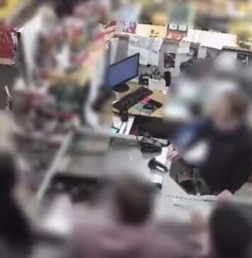 Rapinatore con doppia pelle assaltava supermercati: inseguito da dipendente coraggioso e arrestato (VIDEO)