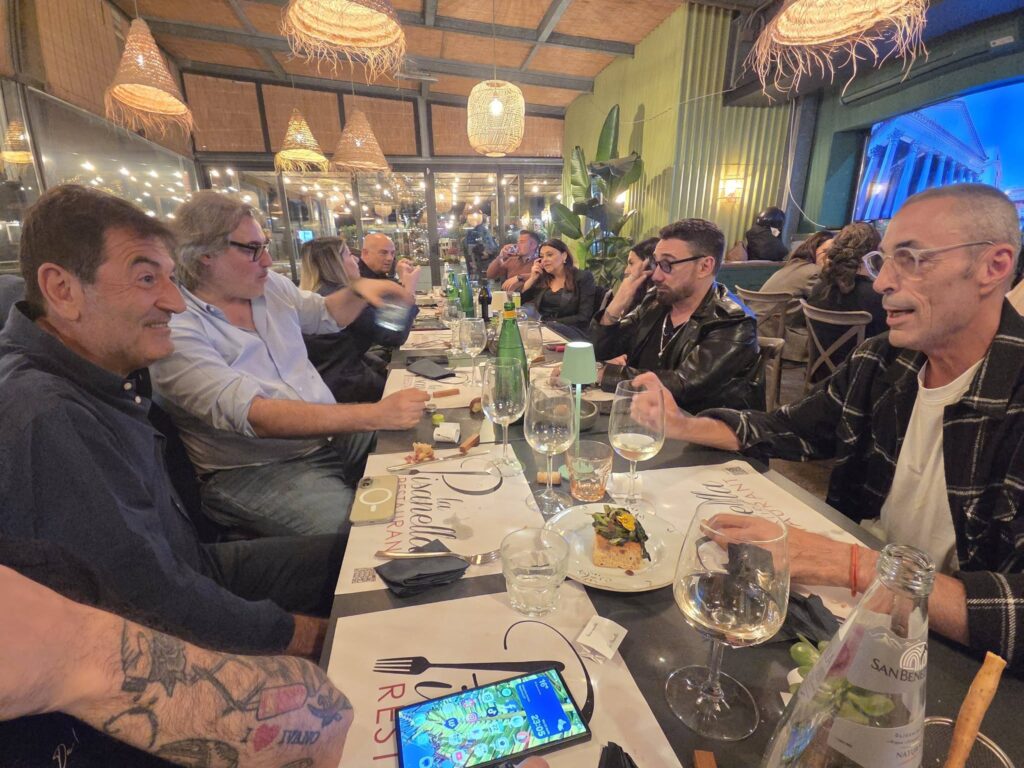 Sal Da Vinci conquista Roma: jam session con Tiromancino e Britti nel nuovo locale di Max Giusti (VIDEO) 2 Sal Da Vinci conquista Roma: jam session con Tiromancino e Britti nel nuovo locale di Max Giusti (VIDEO) 2