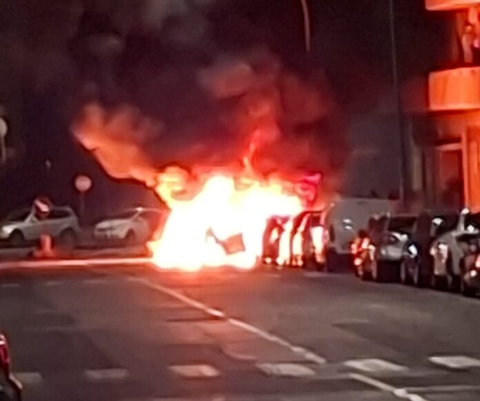 Incendio pomezia, 4 macchine distrutte
