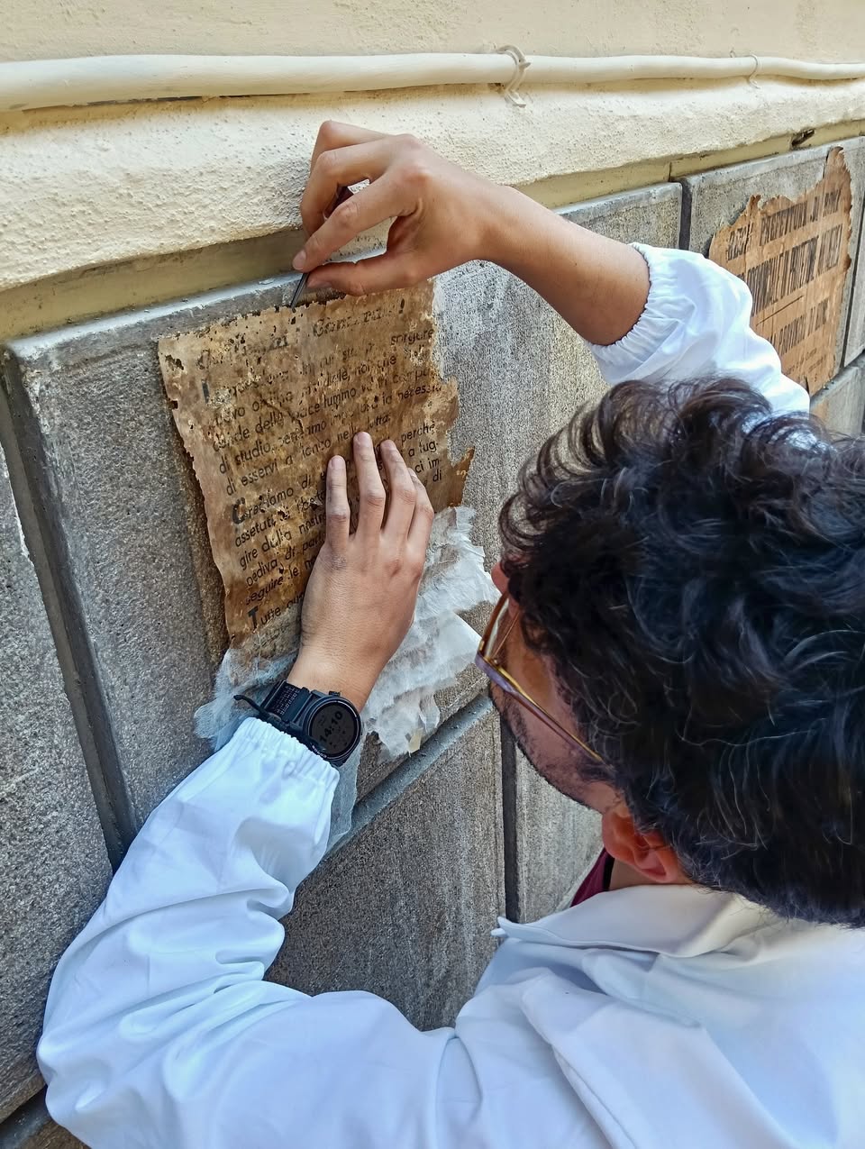 Scoperti manifesti del 1940 in via Cola di Rienzo: è scontro sul distacco dal muro 4 Scoperti manifesti del 1940 in via Cola di Rienzo: è scontro sul distacco dal muro 4
