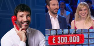 Affari Tuoi 19 maggio, il Dottore gioca un brutto scherzo all'infermiera Laura: quanto ha vinto ieri sera ai pacchi