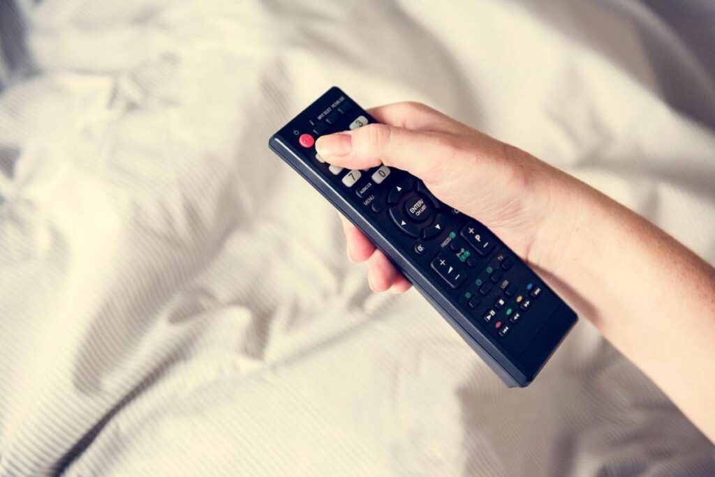 Cosa vedere stasera in tv, lunedì 17 agosto 2026: programmi, film e serie 1