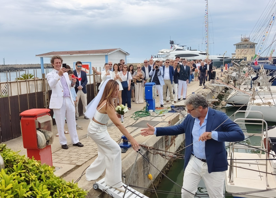 Quando il mare unisce due mondi: al Porto di Roma il sì tra vela e velocità di Federica e Roberto 1