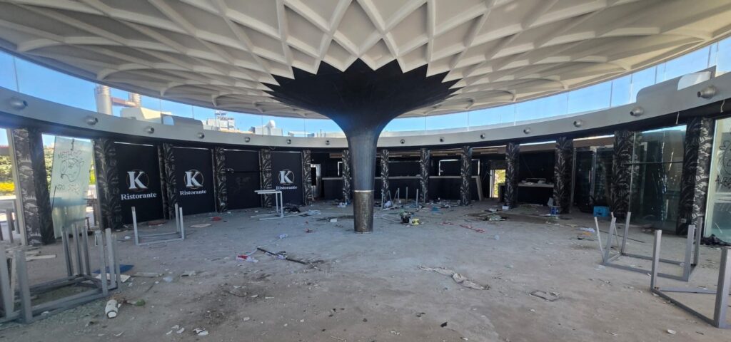Il Kursaal devastato, l'architetto Giuliano Fausti: “Ci vuole l’Esercito a difesa di uno dei beni più preziosi di Ostia” (VIDEO) 1