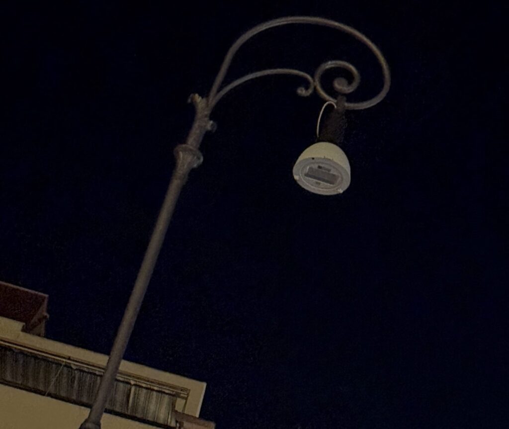 Centro storico di Ostia terra di nessuno, al buio e con la pavimentazione distrutta 2
