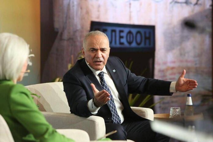 “La Cina aspetta la disfatta russa per riprendersi la Siberia”: Kasparov sul regime di Putin