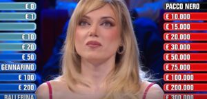 Affari Tuoi 19 maggio, il Dottore gioca un brutto scherzo all'infermiera Laura: quanto ha vinto ieri sera ai pacchi 1
