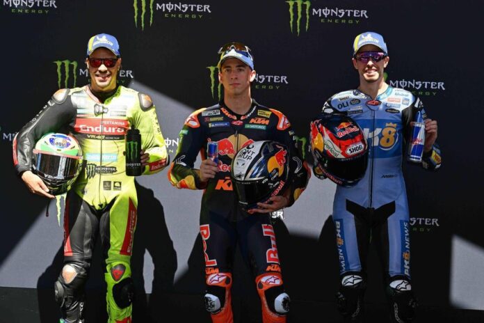Motogp, Alex Marquez vince gara sprint a Barcellona. Sul podio Acosta e Di Giannantonio