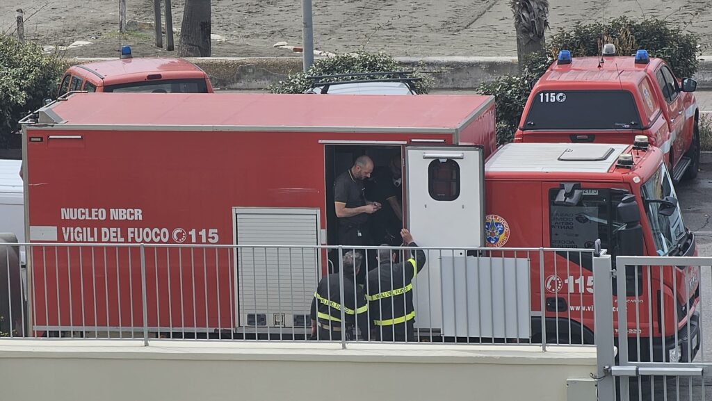 Cosa ci fa la squadra sostanze pericolose o radiogene al Village? Il diritto di sapere 1 Cosa ci fa la squadra sostanze pericolose o radiogene al Village? Il diritto di sapere 1