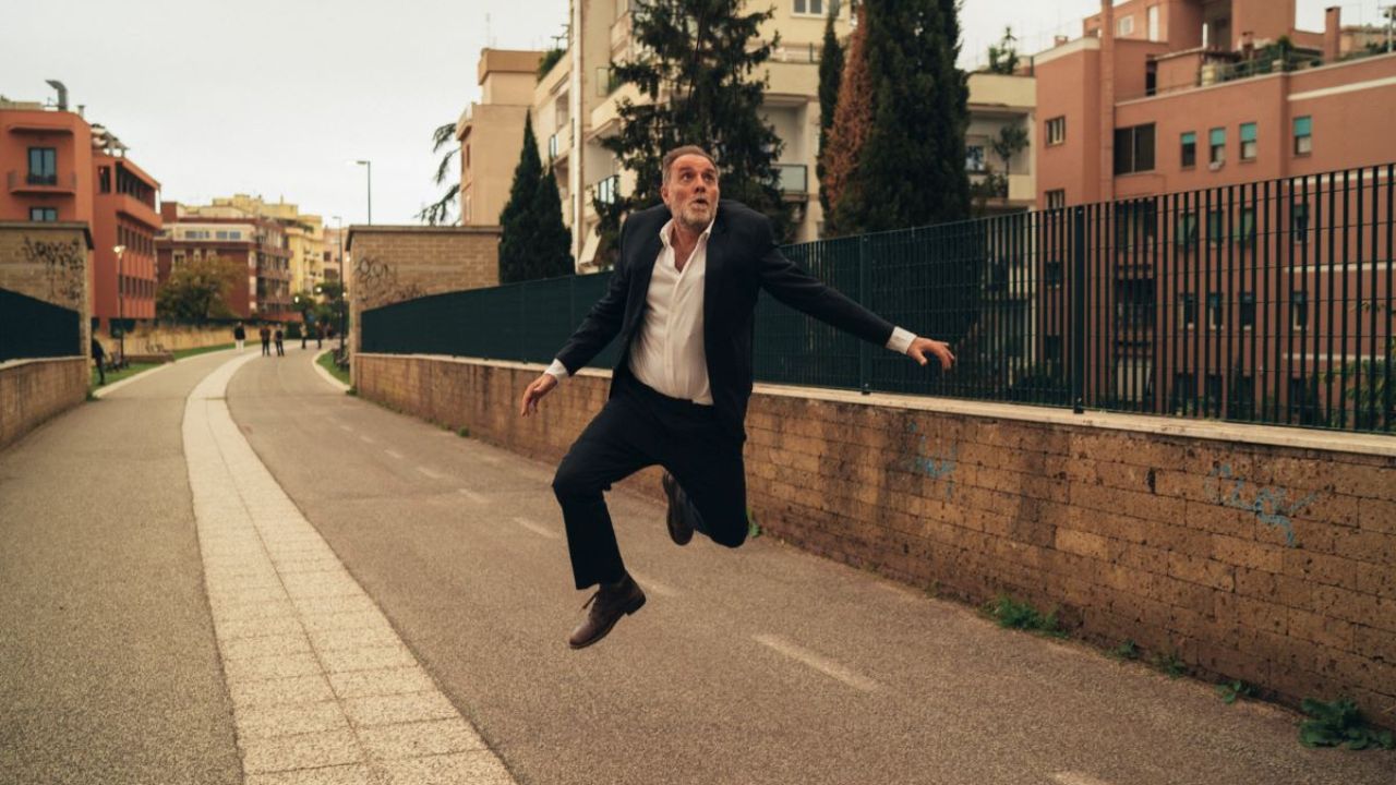 Nonostante, Valerio Mastandrea