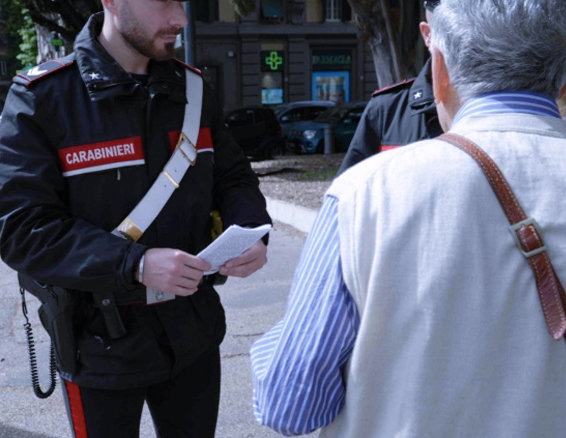 Finti Carabinieri e minacce agli anziani: blitz ferma network di truffe da oltre 500mila euro in piena attività (VIDEO) 1