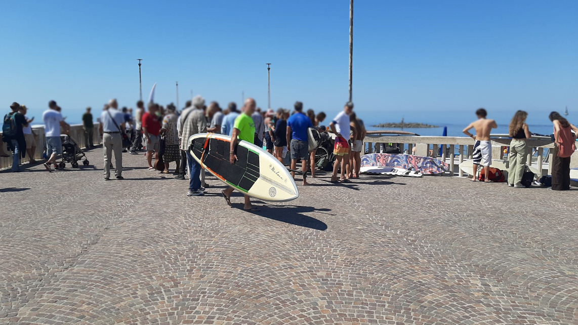 Cancellata la storia del surf a Ostia: anarchia e rivolta degli atleti senza più spiagge al Pontile (VIDEO e FOTO) 1