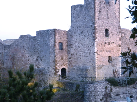 Banchetti e cavalieri all'assalto della Rocca: al via la rievocazione storica nel borgo medievale (FOTO) 2 Banchetti e cavalieri all'assalto della Rocca: al via la rievocazione storica nel borgo medievale (FOTO) 2