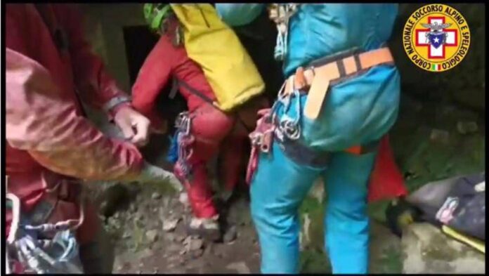 Speleologo bloccato a 120 metri di profondità in Piemonte, soccorsi in azione