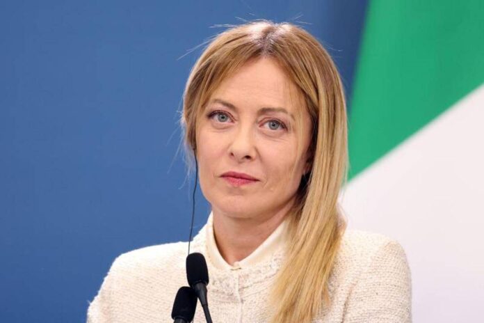 Ucraina, Meloni: “Sostegno a Kiev e pressione sulla Russia. Ue individui figura autorevole per negoziato”