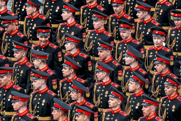 Ucraina-Russia, una parata senza vittorie per Putin: svanisce l’immagine di uomo forte