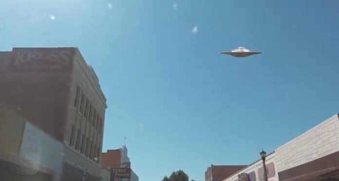 Ufo, Pentagono svela foto e documenti. Trump: “Decidete voi che diavolo succede”