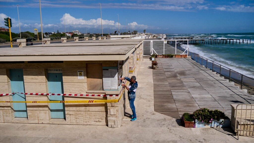 Ingiunzione di sgombero: sigilli per la rimozione delle attrezzature allo storico stabilimento-ristorante di Ostia (VIDEO e FOTO) 1