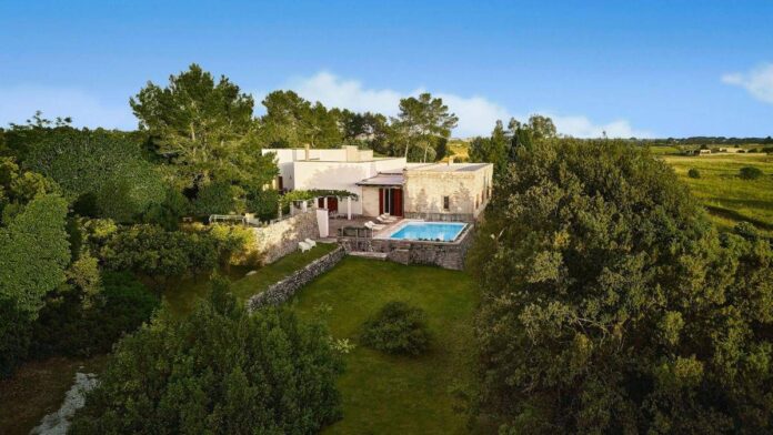Vacanze, per 6 italiani su 10 smartphone compromette relazioni, da Airbnb 1 settimana senza in masseria del Salento