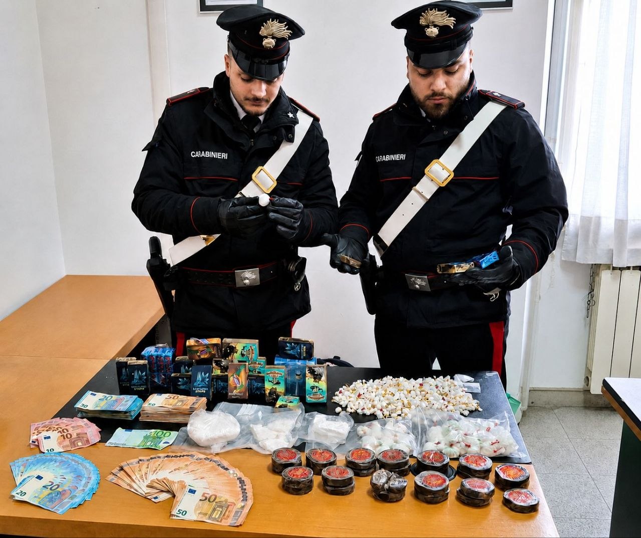 droga nel doppiofondo dell'automobile santa marinella