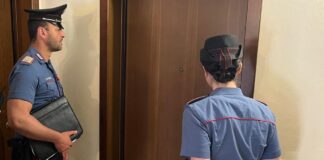 Blitz dei Carabinieri in un appartamento trasformato in supermarket della droga: sequestrati hashish, cocaina e oltre 4mila euro in contanti