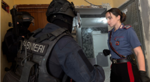 Vasta operazione di controllo dei carabinieri tra Ostia e Fiumicino (FOTO) 2 Vasta operazione di controllo dei carabinieri tra Ostia e Fiumicino (FOTO) 2