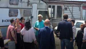 Sequestrati camper dei senza dimora: a Ostia pure l’assessore. Esercito: “Nuovo camping non sicuro” (FOTO) 1 Sequestrati camper dei senza dimora: a Ostia pure l’assessore. Esercito: “Nuovo camping non sicuro” (FOTO) 1