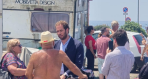 Sequestrati camper dei senza dimora: a Ostia pure l’assessore. Esercito: “Nuovo camping non sicuro” (FOTO) 2 Sequestrati camper dei senza dimora: a Ostia pure l’assessore. Esercito: “Nuovo camping non sicuro” (FOTO) 2